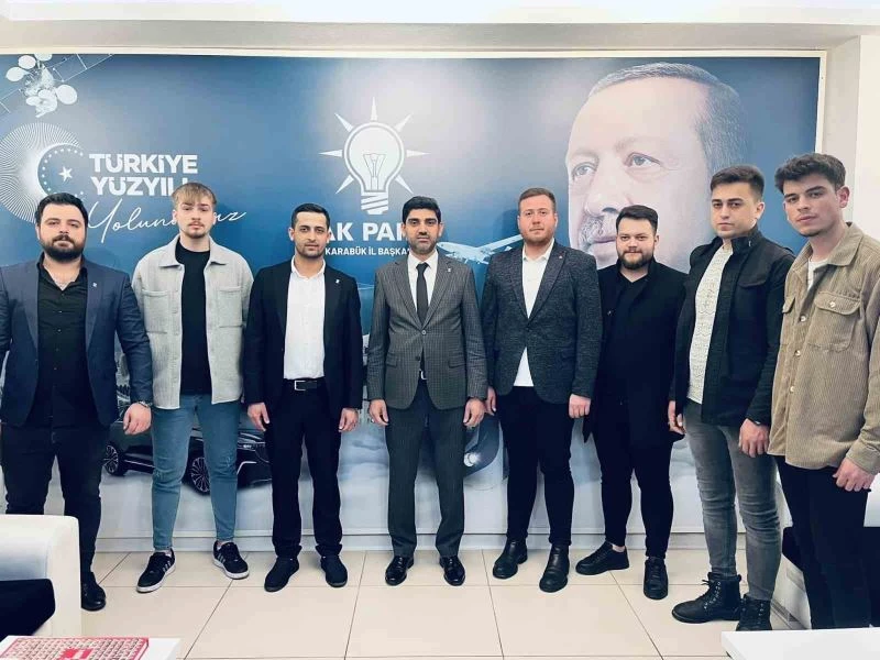 AK Parti’ye katılımlar sürüyor
