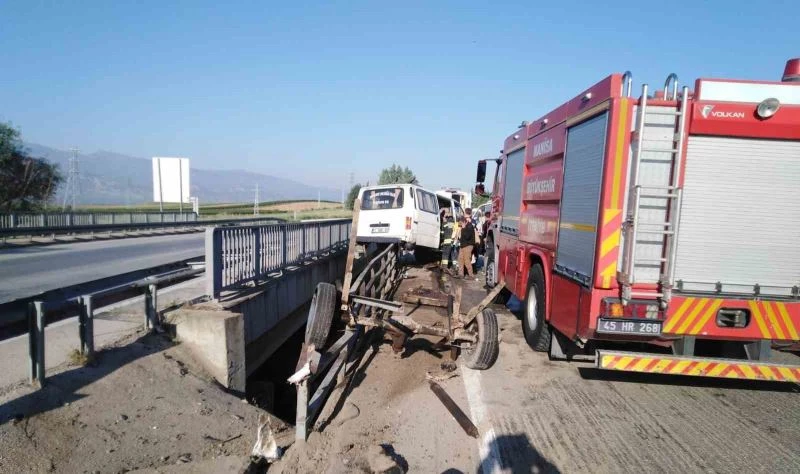 Manisa’da korkutan kaza: Aynı aileden 6 kişi ölümden döndü

