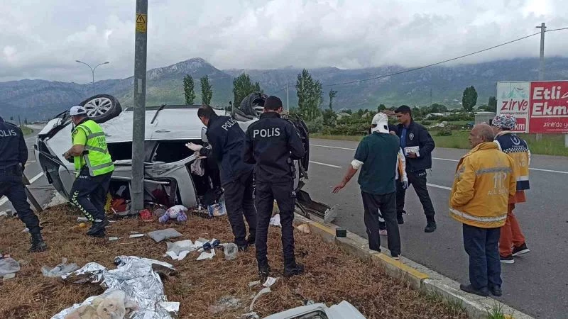 Takla atarak hurdaya dönen otomobilden aynı aileden 5 kişi yaralandı
