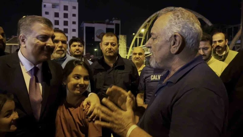 Bakan Koca’yı karşısında gören depremzede: 