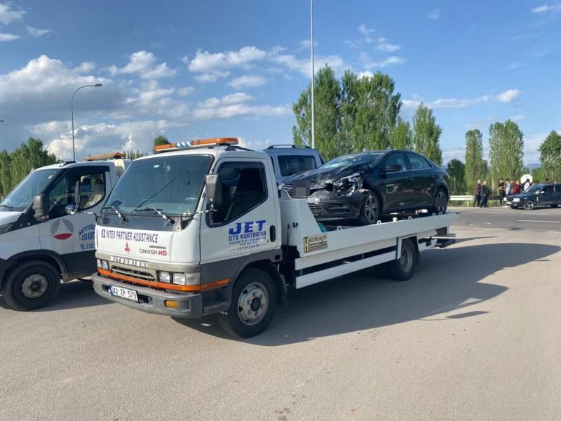 Konya’da iki otomobil çapıştı: 1 ölü, 2 yaralı
