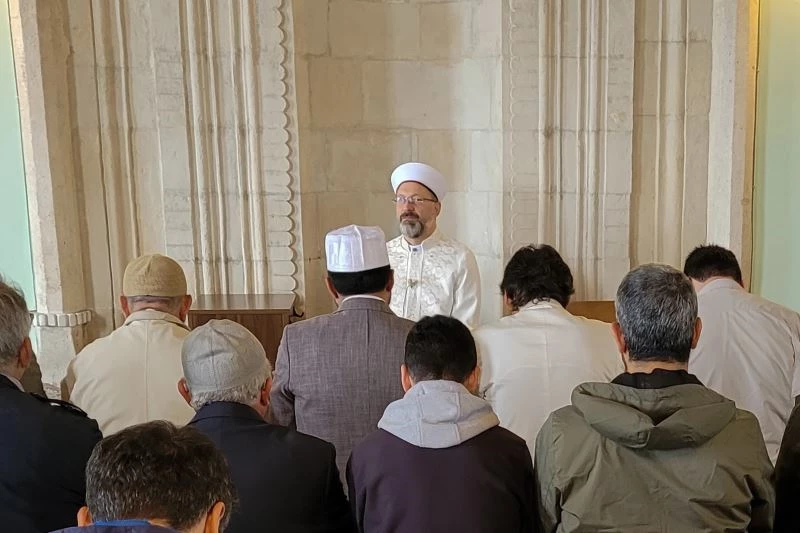 Diyanet İşleri Başkanı Erbaş: “Arkamızdan bırakacağımız en büyük servet alnı secdeli bir nesil