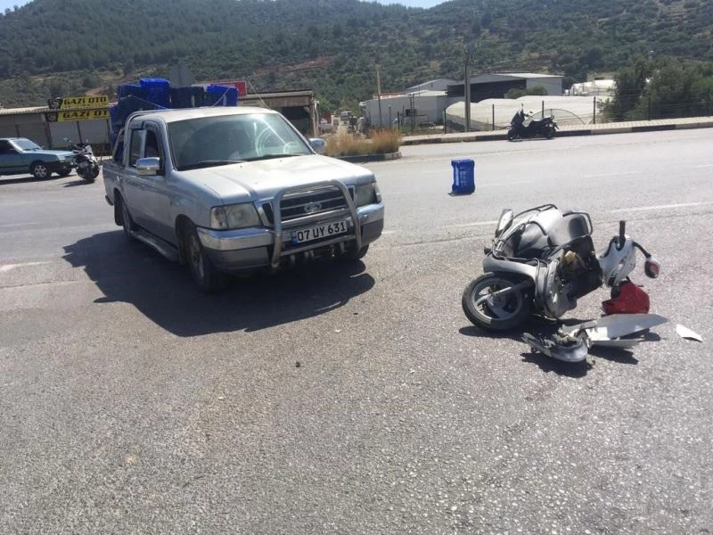 Kamyonetle çarpışan motosiklet sürücüsü yaralandı
