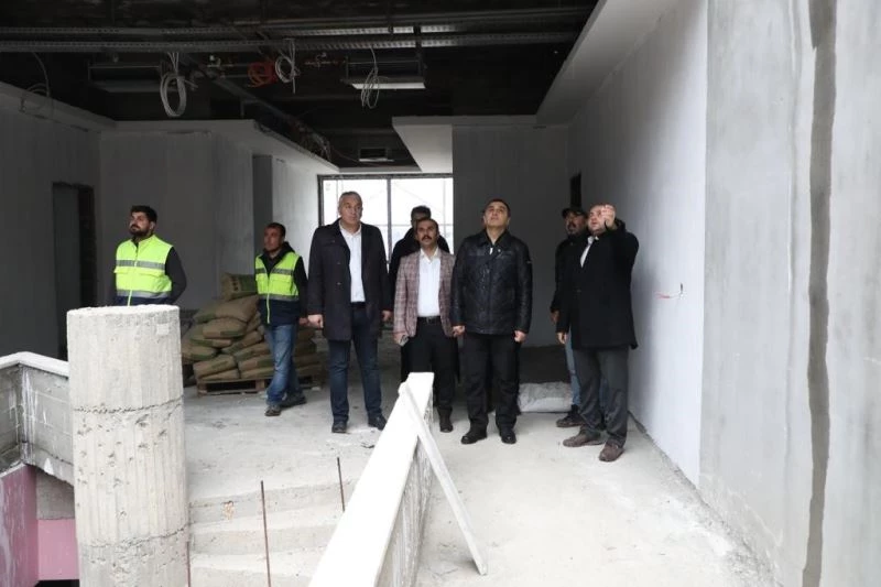 Kars Valisi Türker Öksüz, Yeni Otogar inşaatını gezdi
