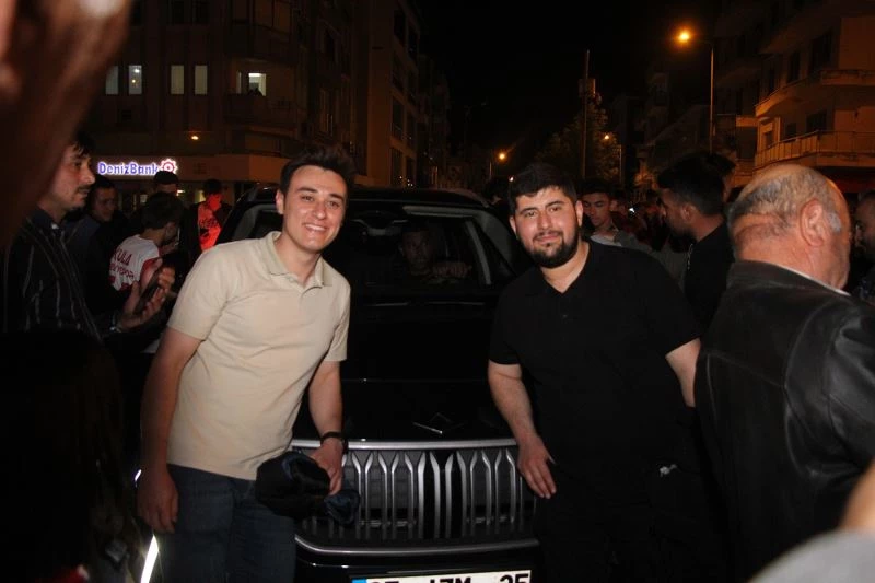 Bakan Kasapoğlu Selendi ve Kula ilçelerinde vatandaşlara hitap etti
