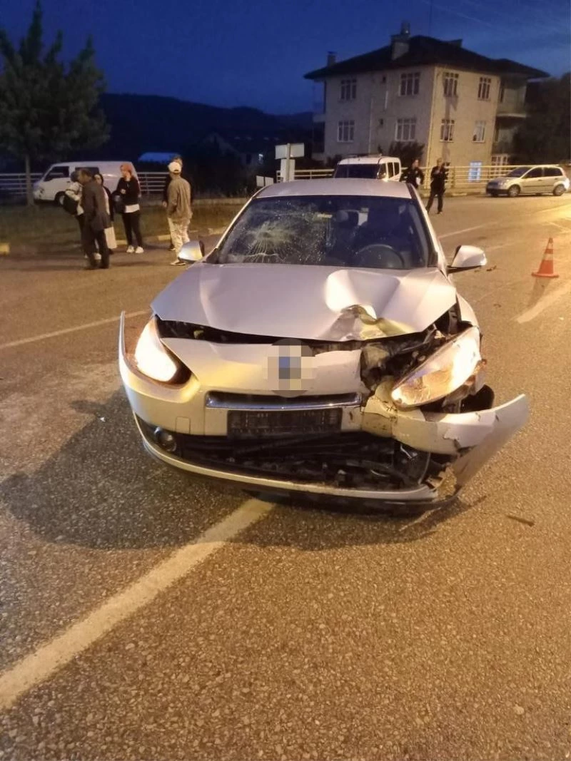 Karabük’te minibüs ile otomobil çarpıştı: 2 yaralı
