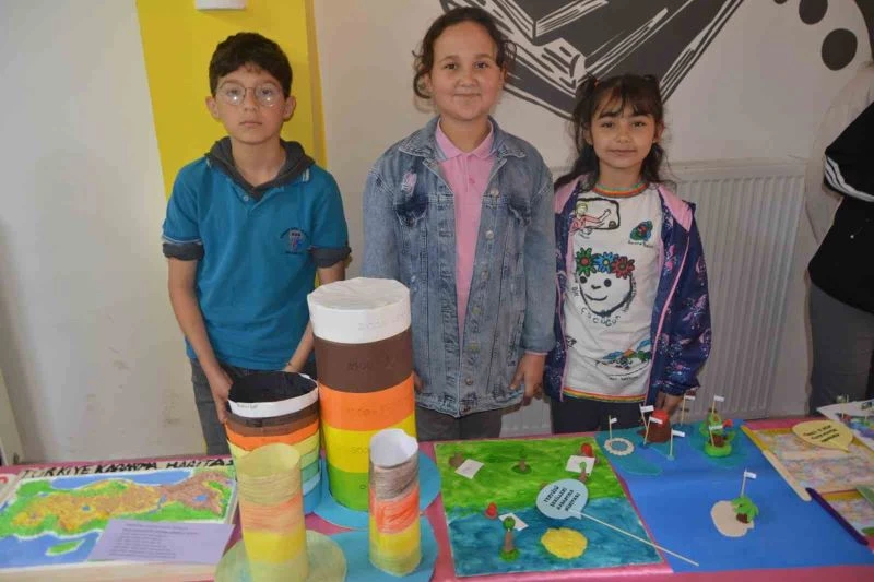 Öğrencilerden ‘Sosyal Bilgiler Dünyası’ sergisi
