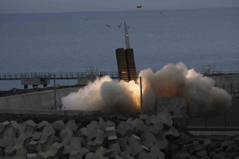 Türkiye’nin yerli balistik füzesi Tayfun’un Rize-Artvin Havalimanı’ndan 2. kez test atışı gerçekleştirildi
