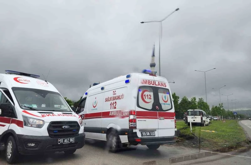 Samsun’da otomobile ile hafif ticari araç çarpıştı: 3 yaralı
