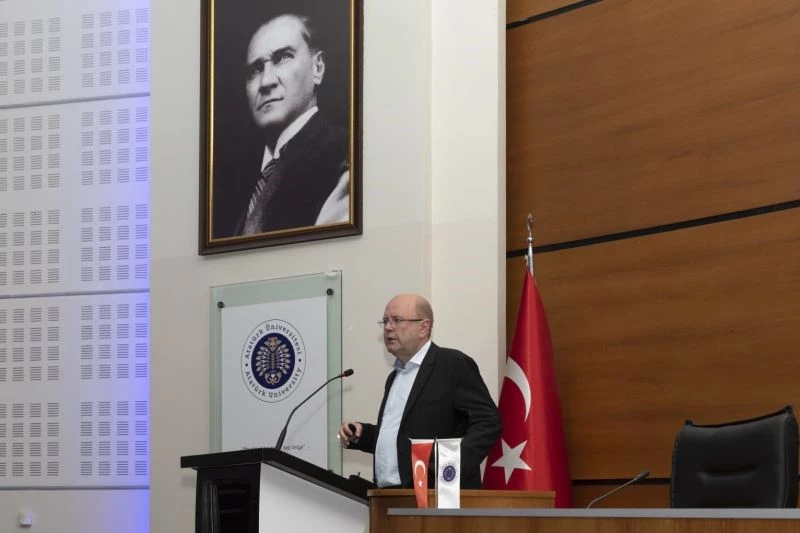 Prof. Dr. Ingo eilks, Atatürk Üniversitesinde sunum yaptı
