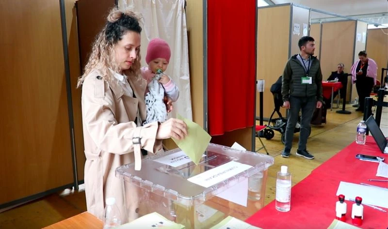 Fransa’daki Türk seçmenlerin oy verme işlemi devam ediyor
