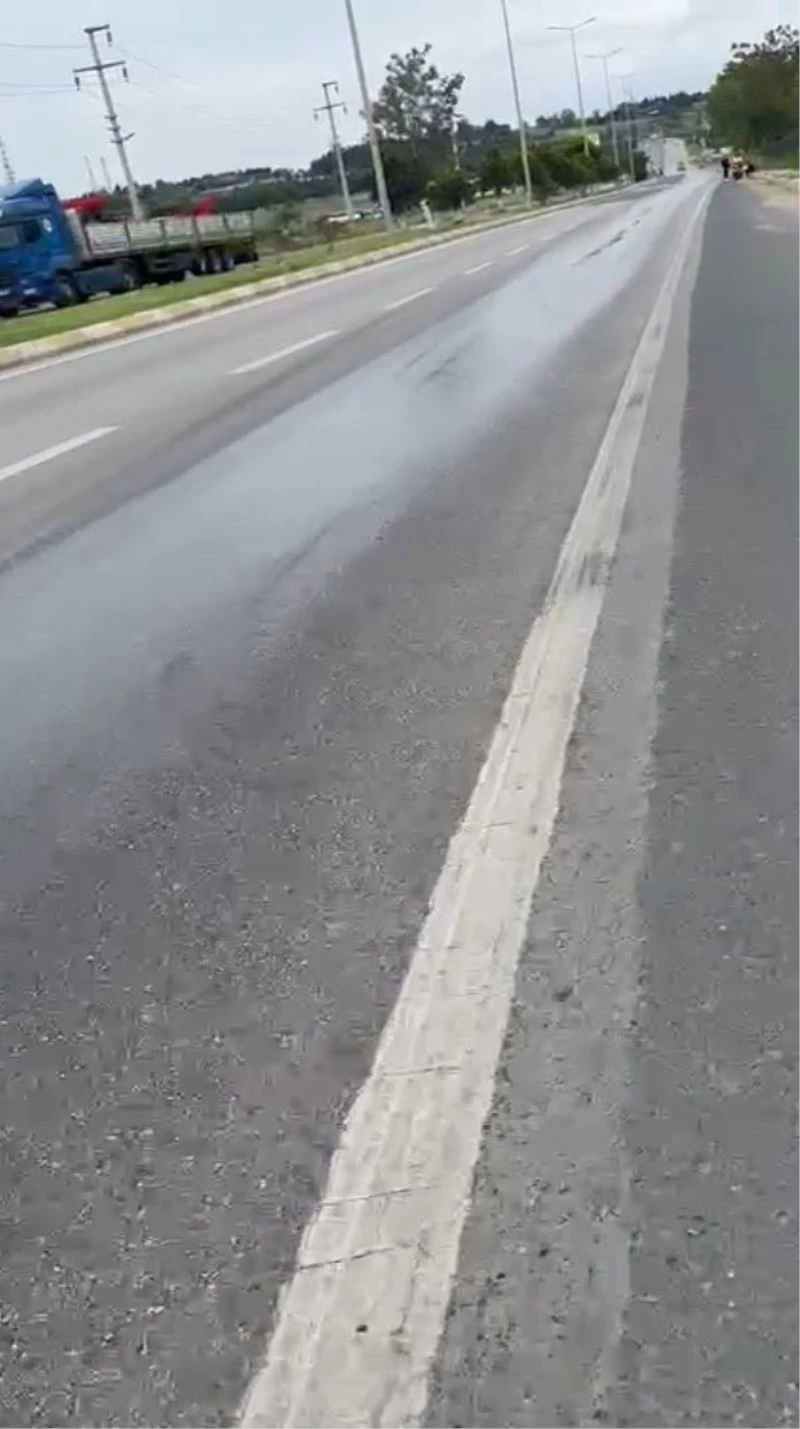 Lüleburgaz Belediyesine ait kamyondan akan yağ kazaya sebep oldu
