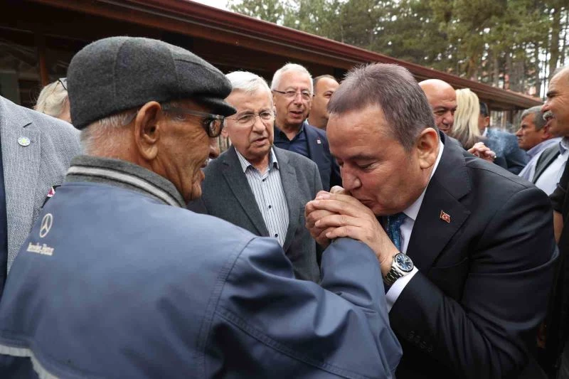 Başkan Böcek Elmalı ve Kaş’ta vatandaşların sorunlarını dinledi
