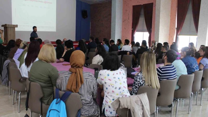 Iğdır’da sağlık personeline “Yenidoğan canlandırma eğitimi (NRP)”
