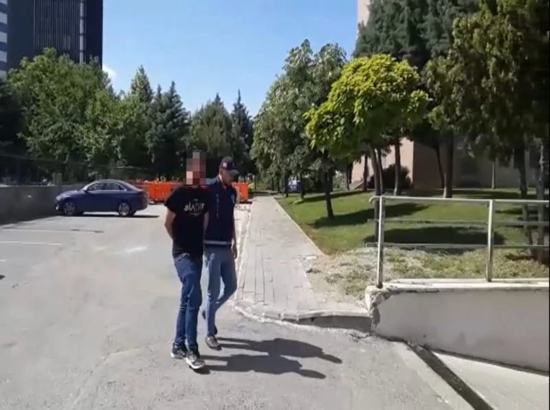 Camide hırsızlık yapan şüpheli kameralara yansıdı
