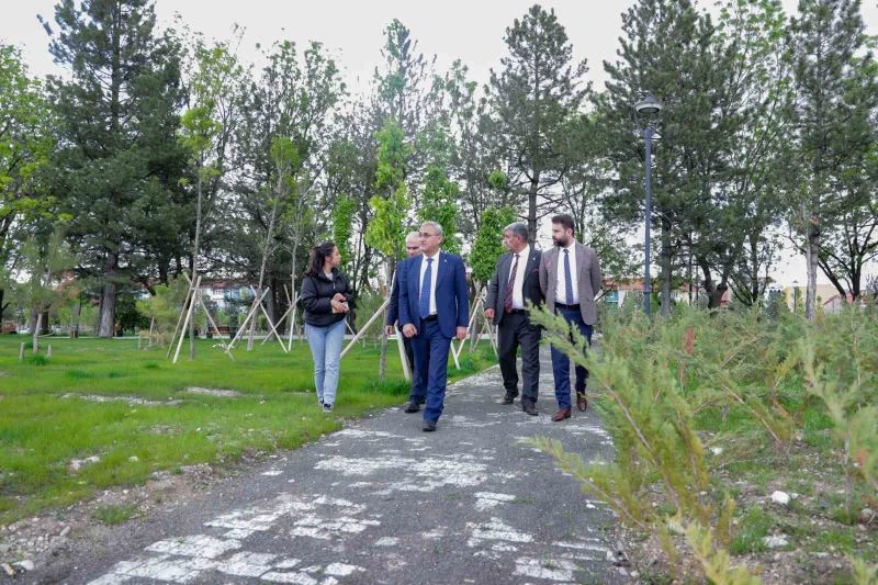 Kütahya Millet Bahçesi’nde incelemelerde bulundu
