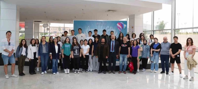 Liseli gençler NEVÜ’de
