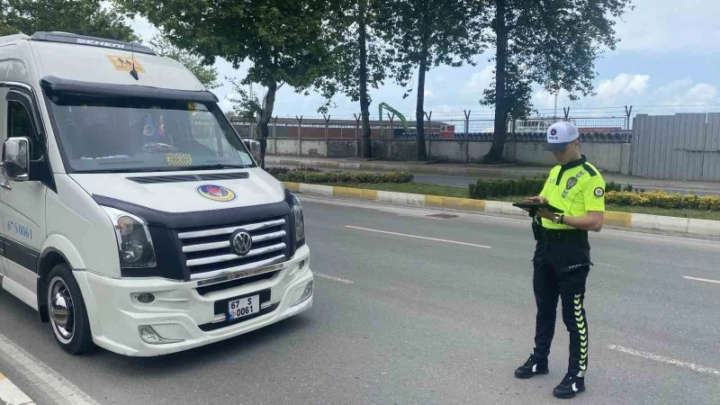 Muayenesiz yola çıktılar, 3 araca 2 bin 853 para cezası kesildi
