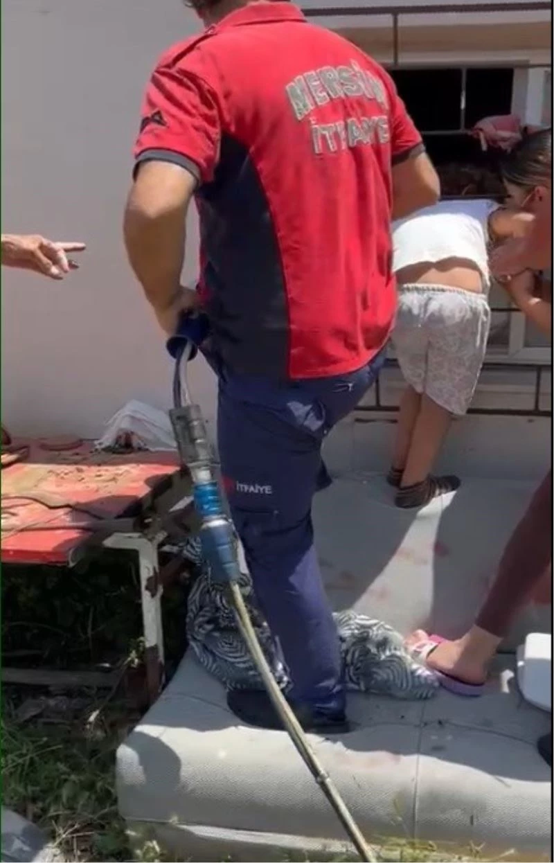 Kafası pencere demirine sıkışan çocuğu itfaiye kurtardı
