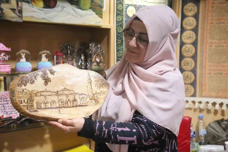 Hobi olarak başladı, ahşap dağlama sanatıyla yaptığı eserler ilgi odağı oldu

