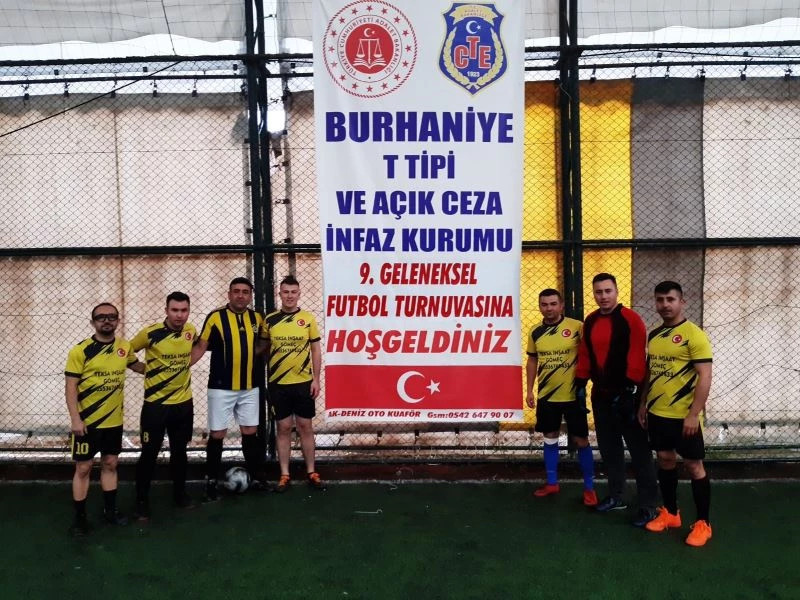 Burhaniye’de Geleneksel Futbol Turnuvası ilgi gördü
