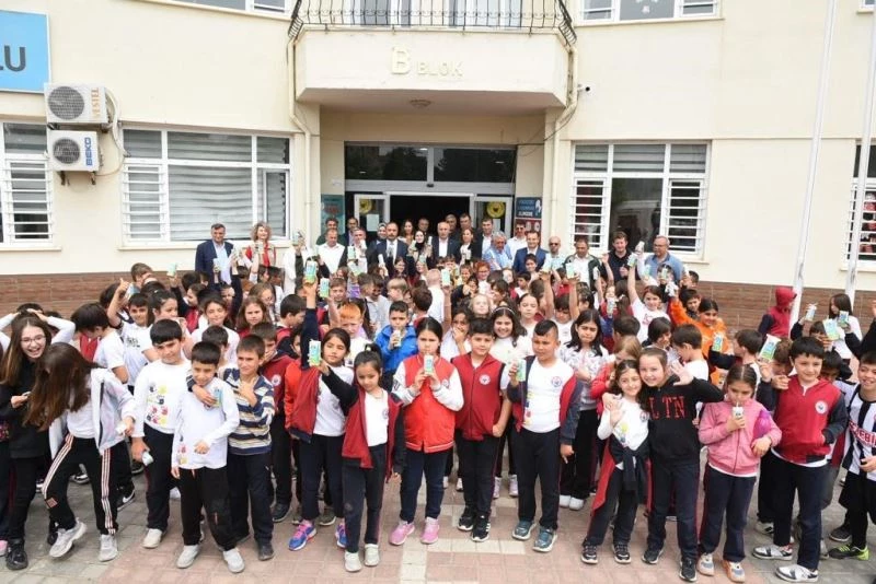 Okullarda öğrencilere süt ikram edildi
