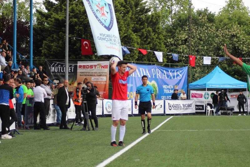 Eski Galatasaraylı futbolcular şampiyonluk yarışını değerlendirdi
