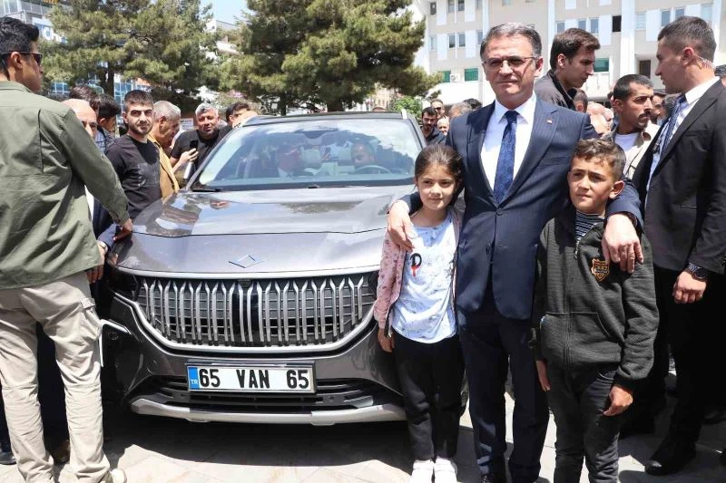 Togg, Van’da vatandaşların beğenisine sunuldu
