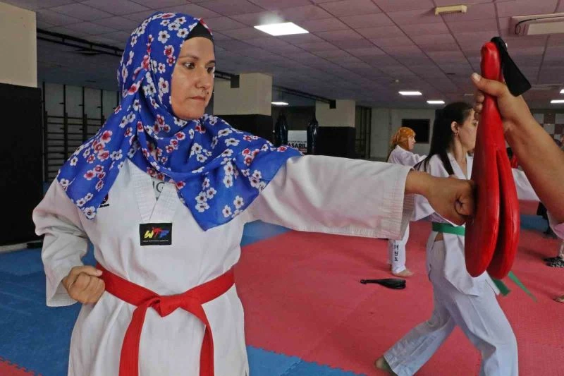 Kuşağı kırmızı, gözü kara
