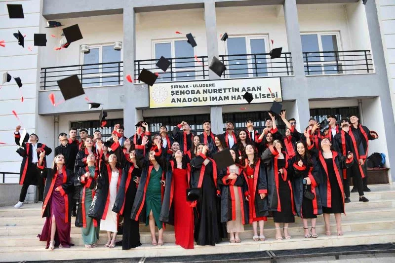 AK Partili başkandan öğrencilere mezuniyet jesti
