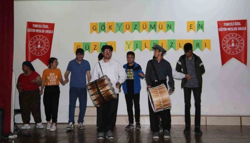 Tunceli’de özel öğrencilerden tiyatro gösterisi ve müzik dinletisi
