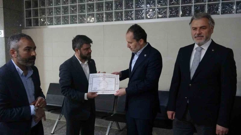 Yeniden Refah Partisi Genel Başkanı Fatih Erbakan mazbatasını aldı

