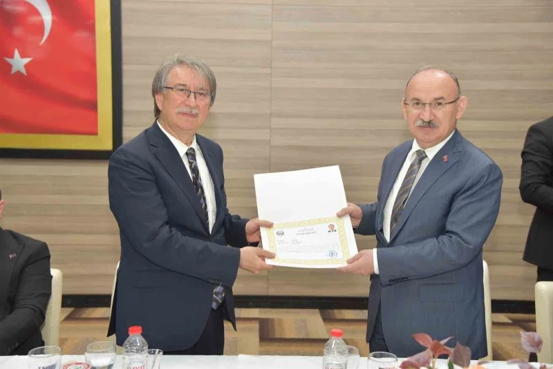 Emekliye ayrılan Vali Yardımcısı Mesut Eser’e veda yemeği düzenlendi
