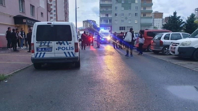 Komşuların otopark kavgası kanlı bitti: 1 yaralı
