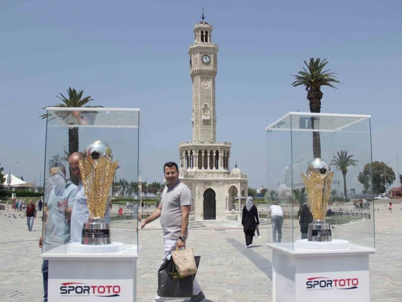 Süper Lig ve 1. Lig şampiyonluk kupaları, İzmir’de görücüye çıktı
