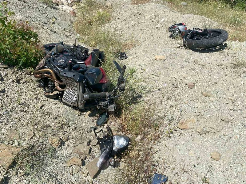 Motosiklet şarampole yuvarlandı: 1 ölü
