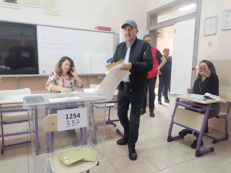 İzmir’de seçim günü 15 bin 749 personel görevde
