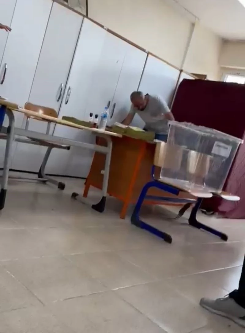 Oy kullanılan okulda fare alarmı
