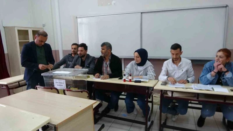 Bitlis’te oy sayımına başlandı
