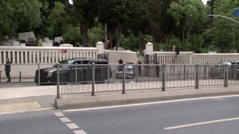 Cumhurbaşkanı Erdoğan anne ve babasının mezarını ziyaret etti
