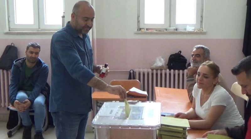 Tunceli’de oy verme işlemi başladı
