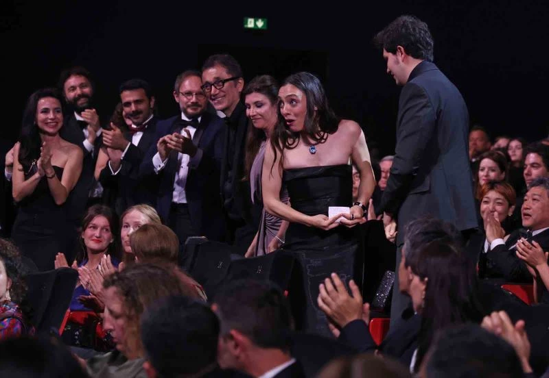 Cannes’dan Merve Dizdar’a “En İyi Kadın Oyuncu” ödülü
