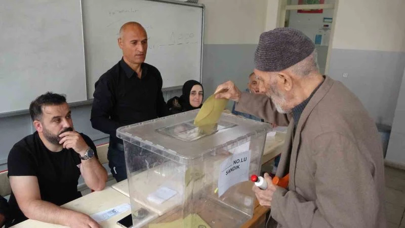 Bingöl’de Cumhurbaşkanlığı ikinci tur seçimi için oy kullanımı başladı
