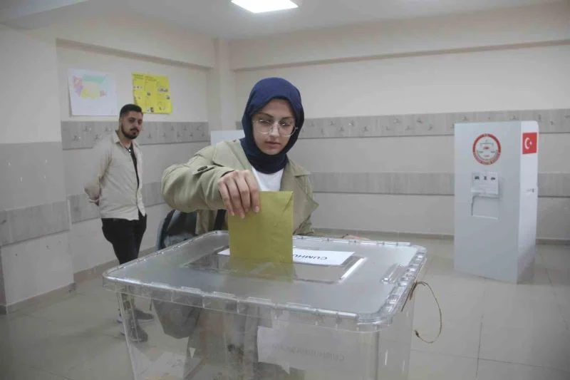 Elazığ’da oy kullanma işlemleri başladı
