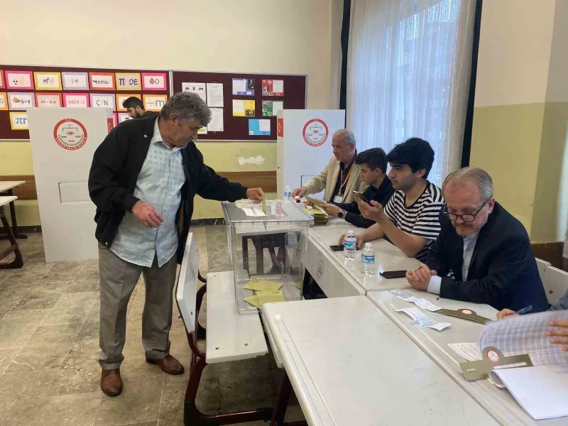 İstanbul’da oy kullanma işlemi başladı
