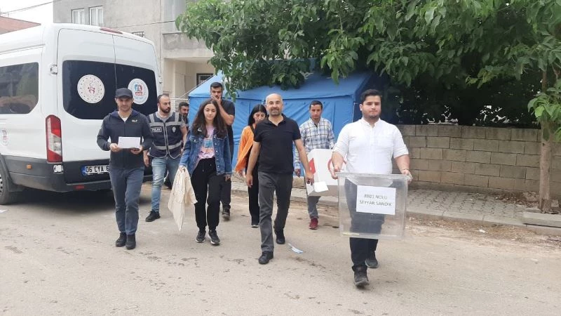 Seyyar sandıklarlar seçmenin ayağına gitti
