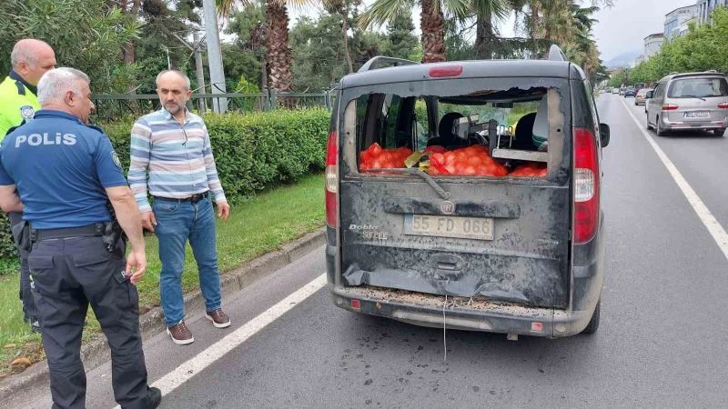 Samsun’da kamyonet hafif ticari araç ile çarpıştı: 1 yaralı
