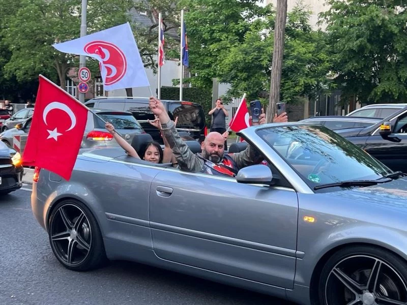 Erdoğan’ın seçim zaferi Almanya’da coşkuyla kutlandı
