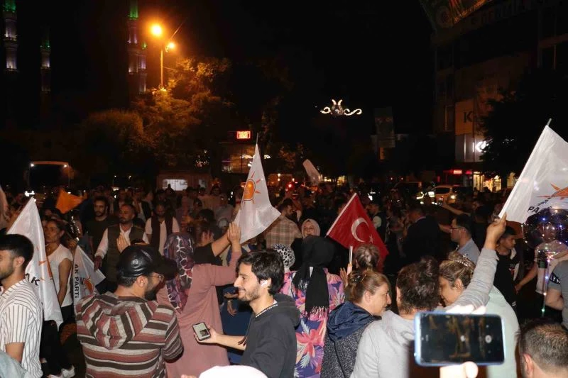 Iğdırlılar Erdoğan’ın zaferini kutladı
