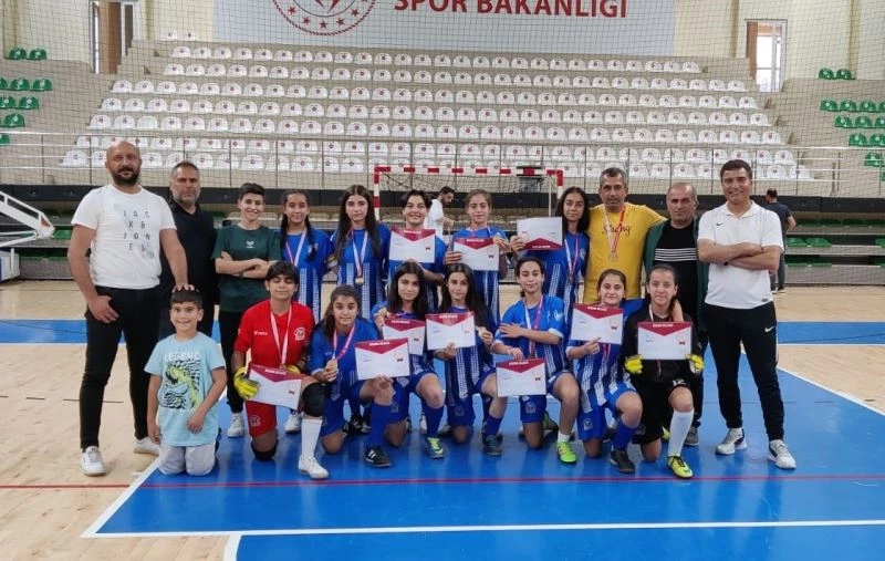 Diyarbakır Şehit Öğretmen Elif Livan Ortaokulu, namağlup Türkiye finallerinde
